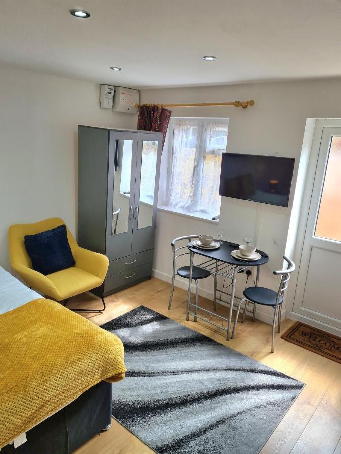 Lovely Central Studio/2Bed - 5Min To Train Station Slough Exterior foto